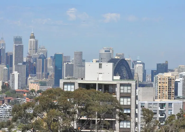 Neutral Bay Self-Contained Modern One-Bedroom Apartment